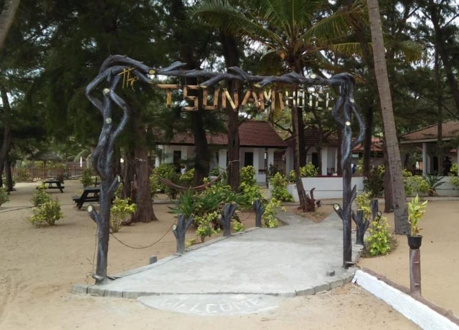 Tsunami Beach Hotel Arugam Bay Exterior foto